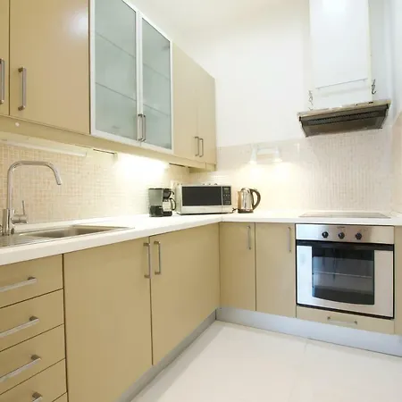 Standard By Hi5 - Madach Imre 1 Будапешт