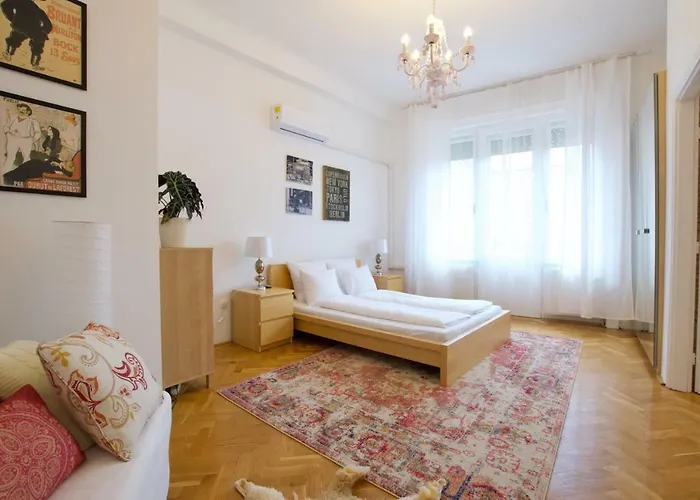 Standard By Hi5 - Madach Imre 1 Apartament *